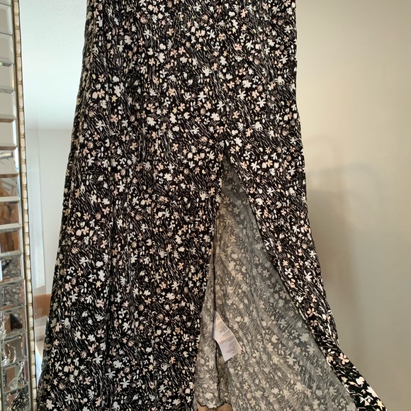 URBAN OUTFITTERS FLORAL MIDI SKIRT - Picture 2 of 3